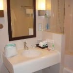 Ambassador-hotel-bangkok-bathroom