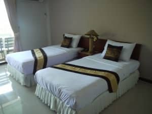 Natural Beach Hotel pattaya room