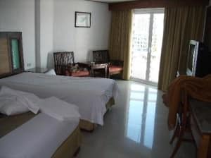 Royal Twins Hotel Central Pattaya Deluxe Bedroom view