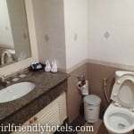 The bathroom in Admiral Suites Hotel