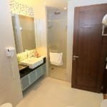 adelphi-bathroom