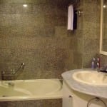 grand-president-bangkok-bathroom