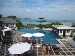 Al's Laemson Samui resort pool and bar facing the beach