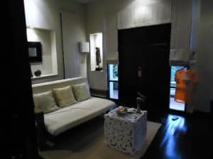 Montra Hotel lamai living room