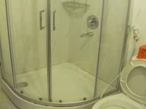Chhne Chulsa Hotel Sihanookville bathroom and shower