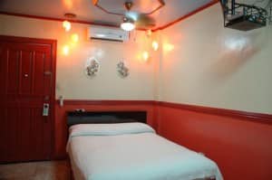 Kokomos hotel room angeles city