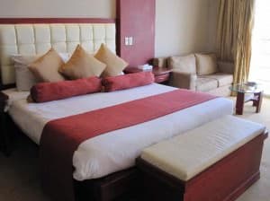 Lewis Grand Hotel huge bed