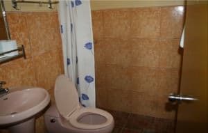 Pheonix-hotel-angeles-bathroom