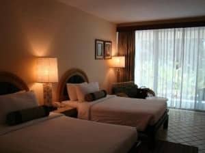 Siam Bayshore Pattaya bed and room
