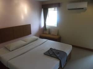 Twin Palms Resort Pattaya bed