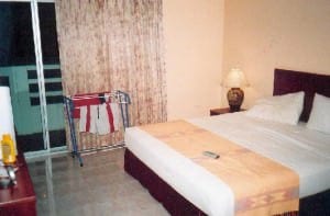 Eastiny Place Hotel Pattaya Beach Road Bed and Room view