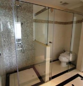 LK Miracle Suite Pattaya shower and toilet