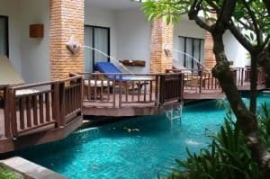 Woodlands Hotel and Resort Pattaya terrace with pool