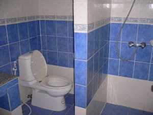 Beshert Guesthouse Karon Phuket wet room and toilet