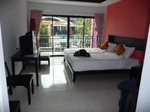 Phuvaree Resort Patong Puket beds and room view