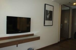 on8 sukhumvit flat screen TV