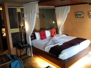 the-fusion-suites-bangkok-bedroom